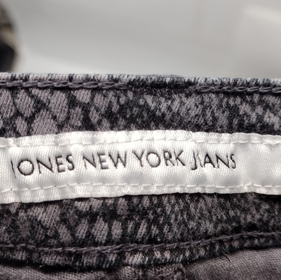 Jones New York Lexington Straight Leg Snakeskin Jeans l Missy Size 10 - Picture 2 of 8